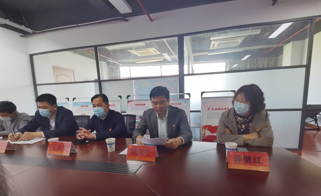 王光文在讲话中高度评价了薛继红同志多年来为马院建设做出的积极努力