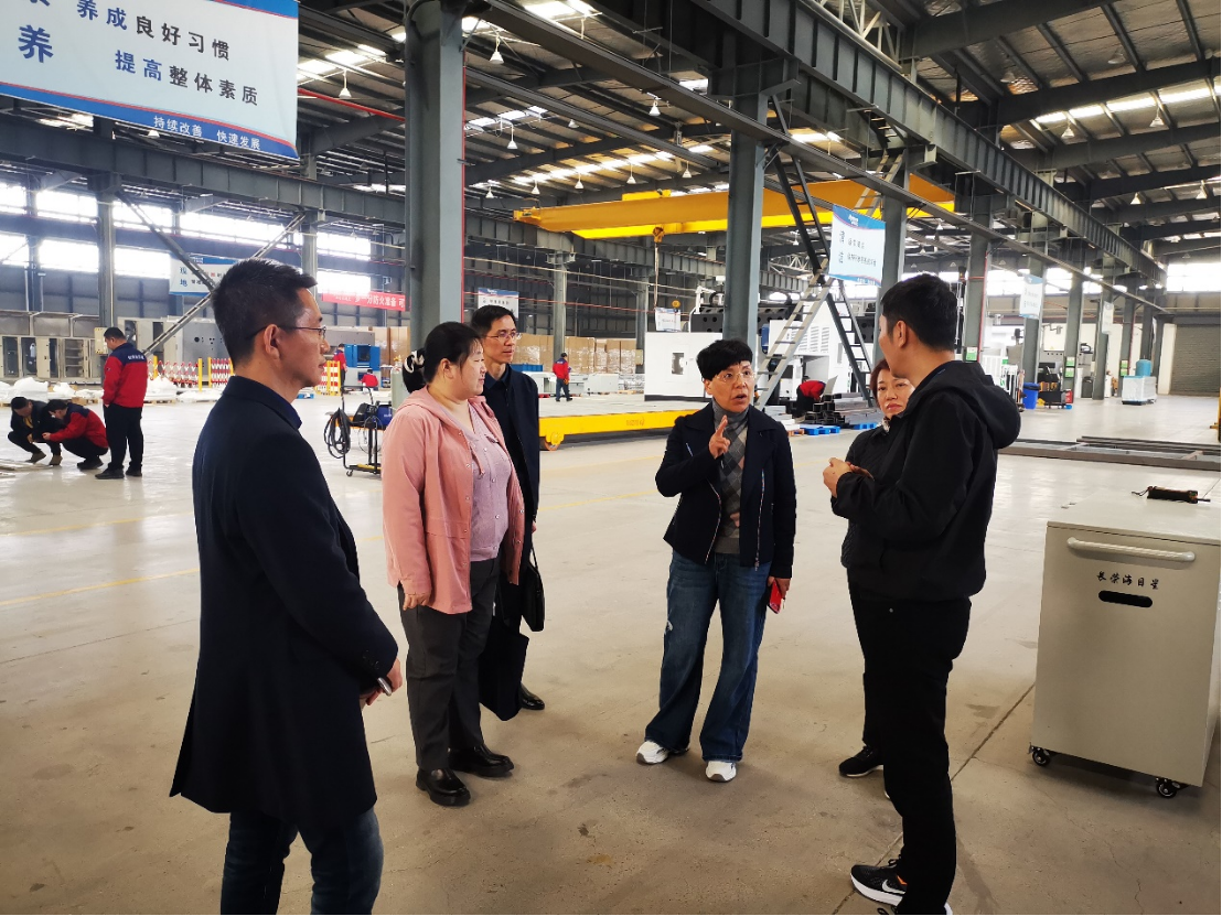 У�쵼���Ӹ����պ�Ŀ������Ǣ̸У�����