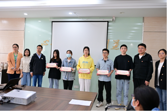 ���Ƚ���磬���ȷ汤�ݡ������ѧԺ����ѧ����Ա���뵳�����������������ʽ